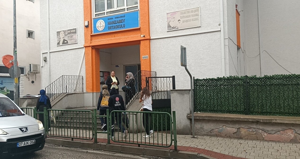 kantinden seker alip yiyen 9 ogrenci hastanelik oldu vdzf8RZ6