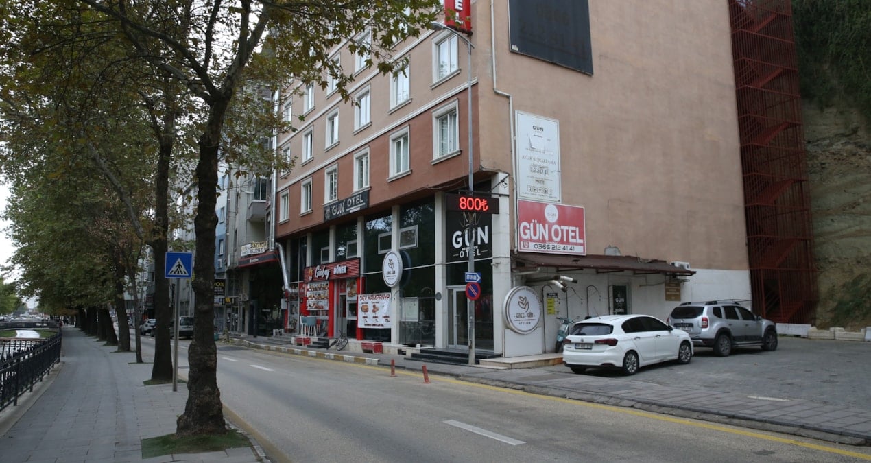 otel penceresinden dusen kadin hayatini kaybetti OMtGyXhC