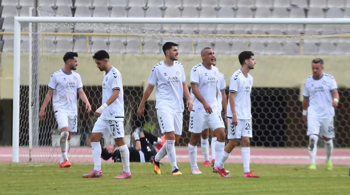 altayin kotu gidisi devam ediyor sokeye 4 1 maglup oldular pQIGUt35.jpg