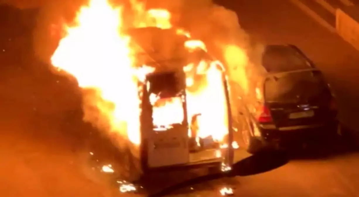 gaziantepte park halindeki minibus alev aldi biqzrGsb