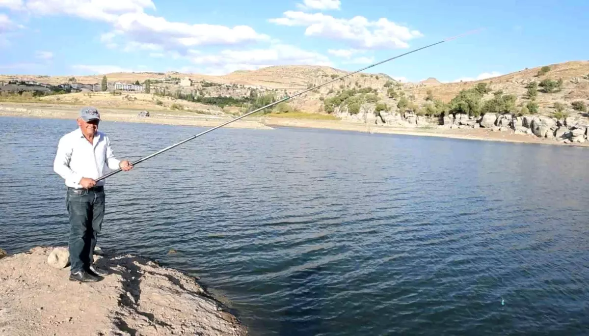 guzelyurt goletinde balik tutma keyfi JAIx8F2j