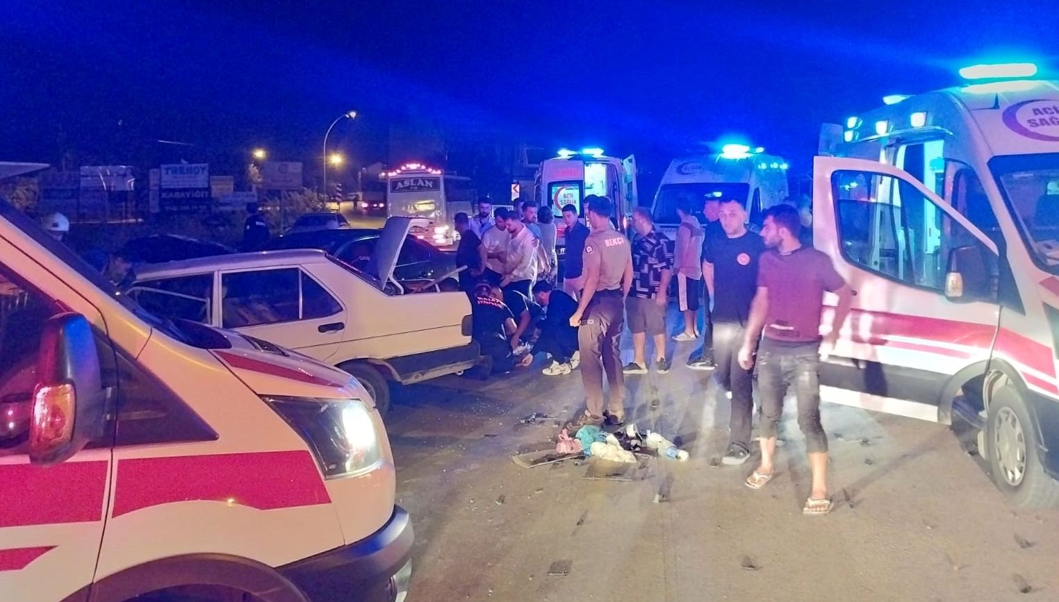 hatayda iki otomobil carpisti alti yarali FYNnvK26