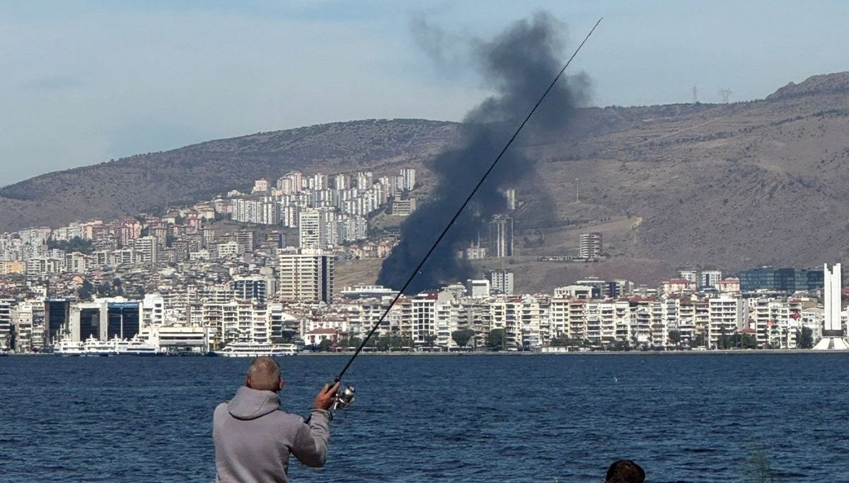 izmirde insaat atiklarindan yangin cikti f7BbX24v.jpg