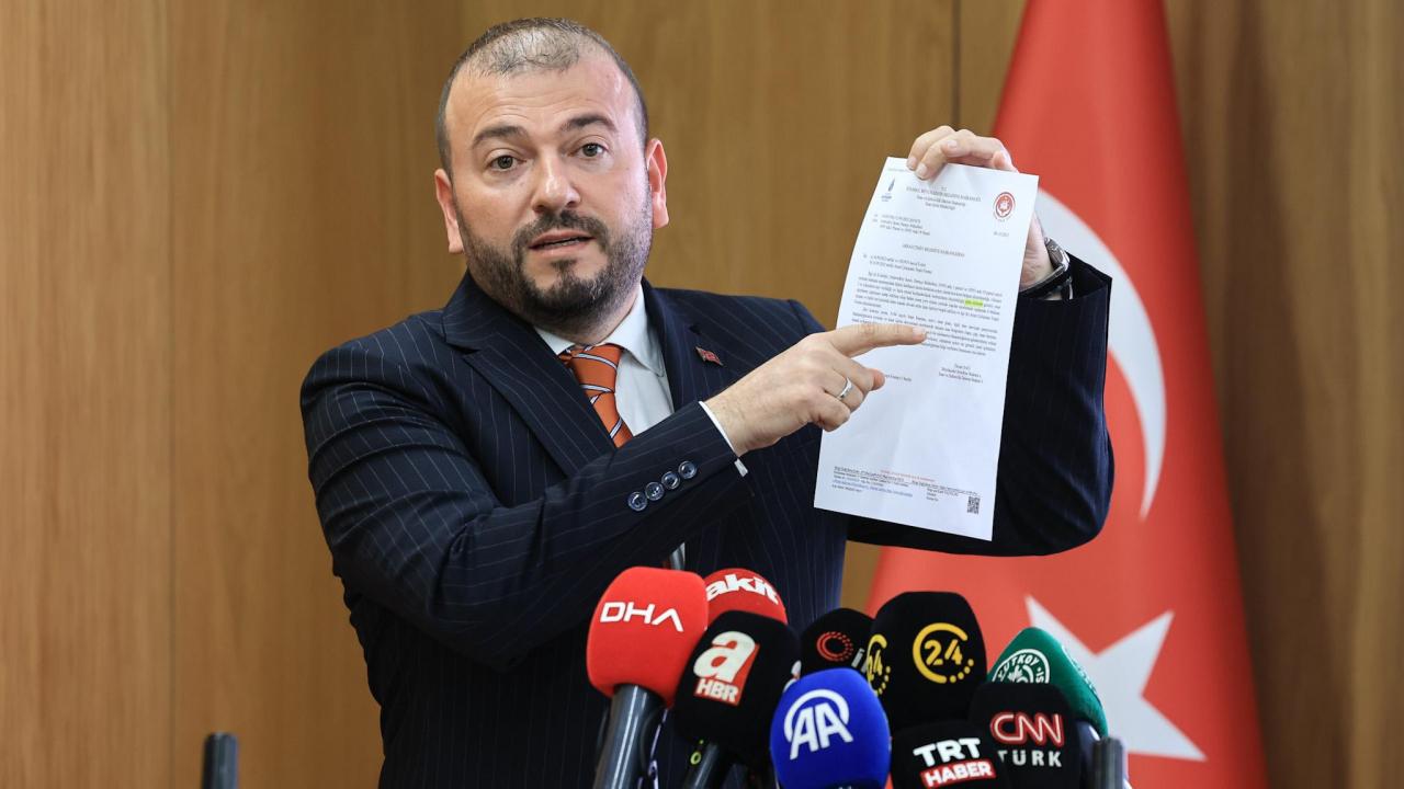 ozgur ozelin hedefindeki mustafa candaroglundan belgeli cevap iftira agzina yuva yapti BBOyh11l.jpeg