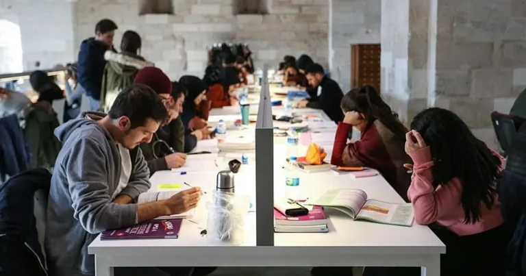 turkiyenin-en-iyi-universiteleri-belli-oldu-hangi-universiteler-dunya-siralamasina-girdi-ivlMOCgA.webp