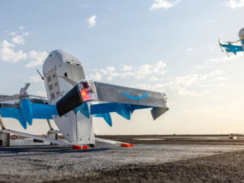 Amazon’un teslimat dronu apartmana çarptı