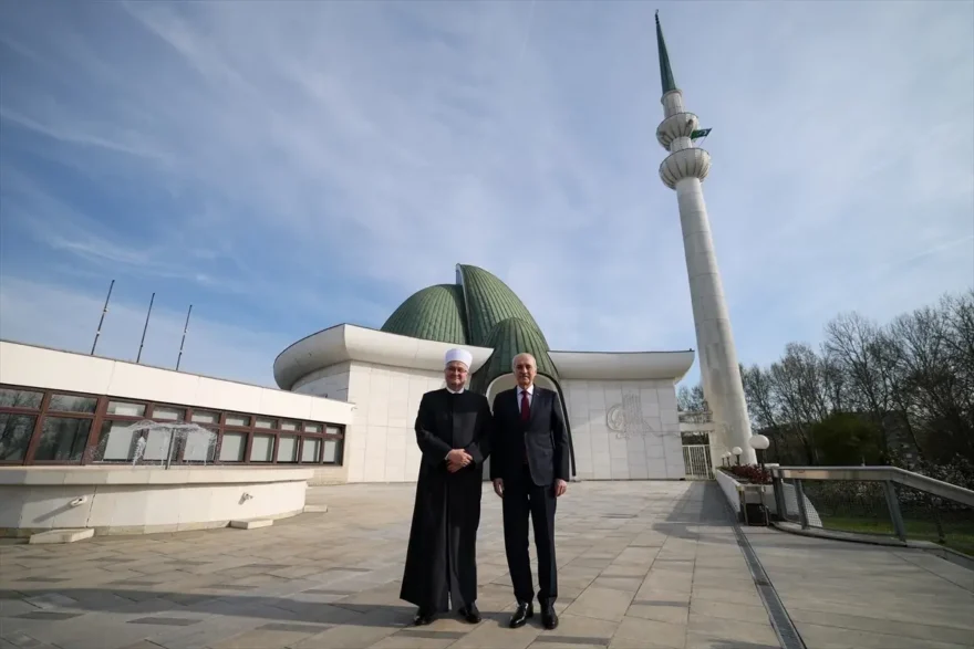 Numan Kurtulmuş, Zagreb’de Ayasofya Temalı Serginin Açılışında Bulundu