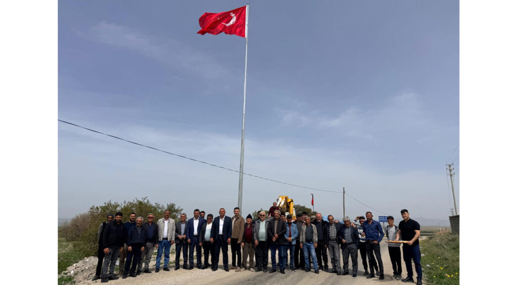 satansari-koyunde-20-metrelik-direge-dev-turk-bayragi-asildi-gva7hkO8