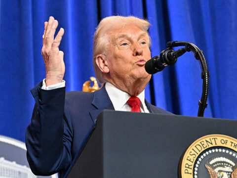 Trump’tan Senato’ya sert tepki: Düşmana yardım sağlıyor
