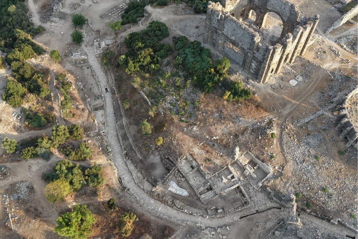 Aspendos’ta 2 bin yıllık tiyatro caddesi gün yüzüne çıktı Haber gorseli
