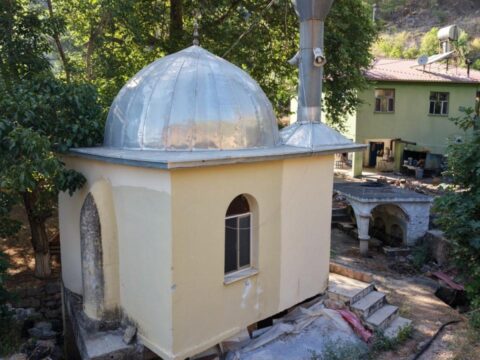 Mersinde 9 metrekarelik cami dikkat cekiyor PNz5DJiy