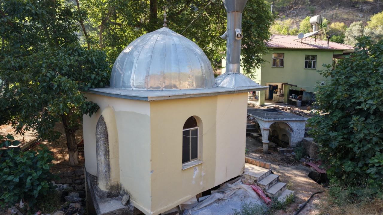 Mersinde 9 metrekarelik cami dikkat cekiyor PNz5DJiy